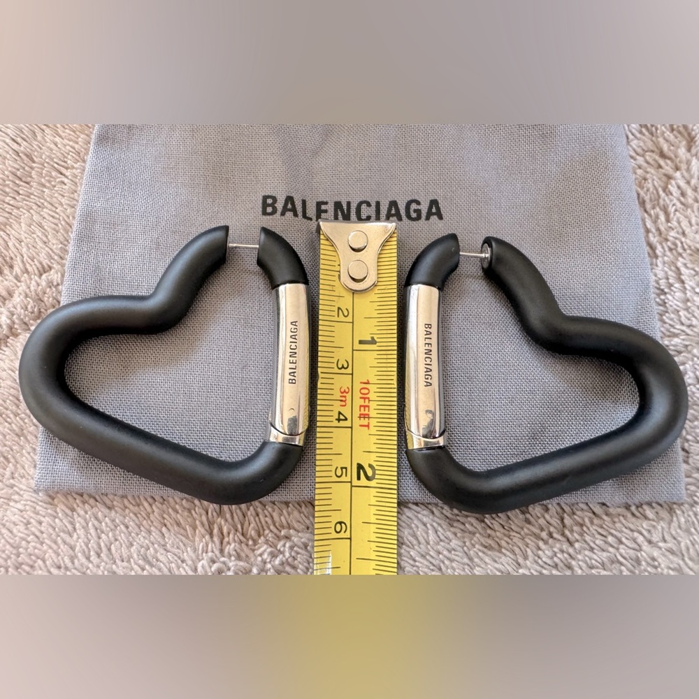 NEW🔥BALENCIAGA Love Carabiner Heart Hoop Earrings🔥 - Picture 7 of 11